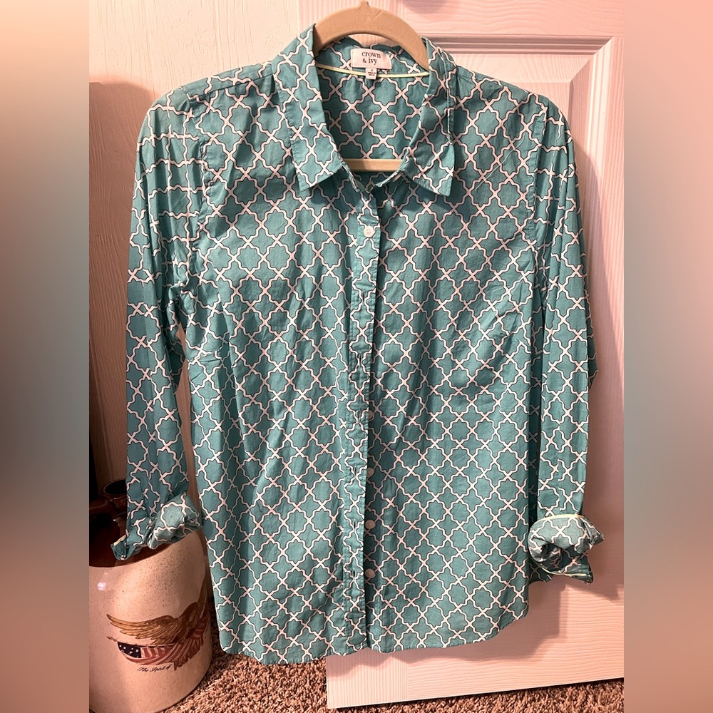 Women’s Crown & Ivy long sleeve shirt